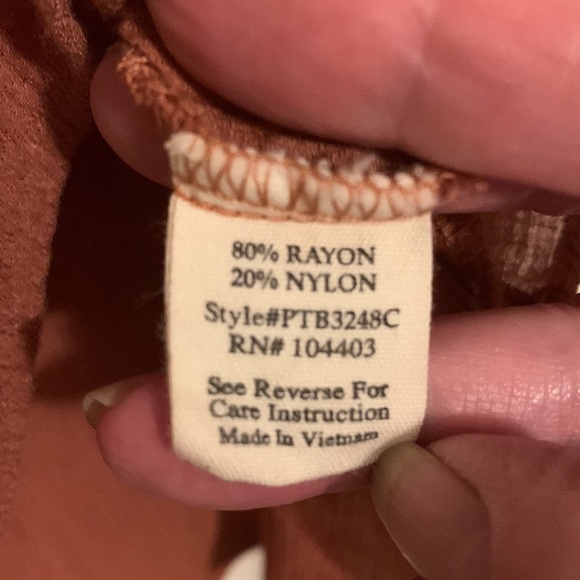 Light and Cool Top, Rust in Color. - Picture 5 of 5